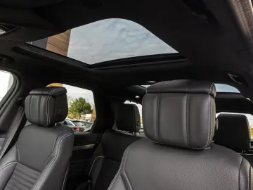 LAND ROVER Discovery D300 Dynamic HSE PANO LED STANDHZG