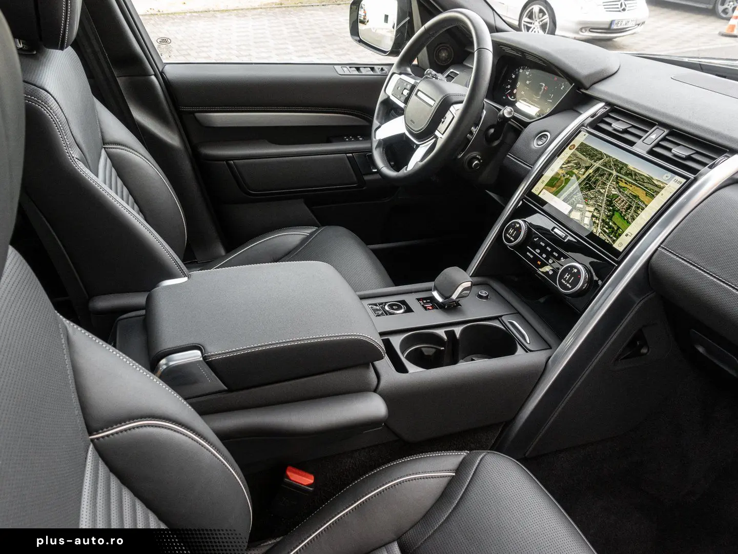 LAND ROVER Discovery D300 Dynamic HSE PANO LED STANDHZG