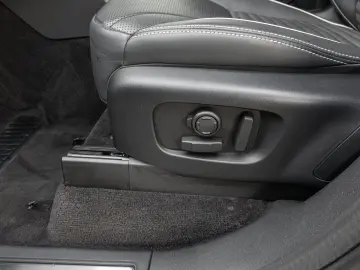 LAND ROVER Discovery D300 Dynamic HSE PANO LED STANDHZG