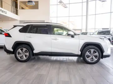 Toyota RAV4 2.5 VVT-i Hybrid Dynamic Plus 4x4 E-CV