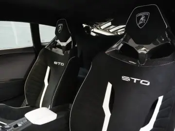 LAMBORGHINI Huracán STO Warranty