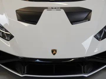LAMBORGHINI Huracán STO Warranty