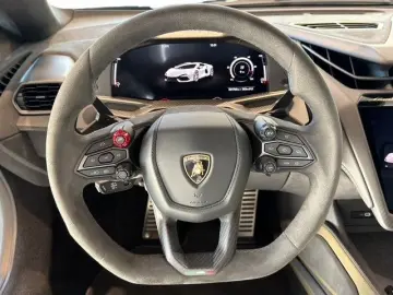 LAMBORGHINI Revuelto 6.5 V12 HPEV