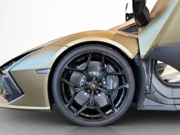 LAMBORGHINI Revuelto 6.5 V12 HPEV