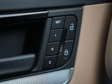 PORSCHE E-Hybrid Coupé ACC-PANO-BOSE-22TURBO-LEDER BEIGE