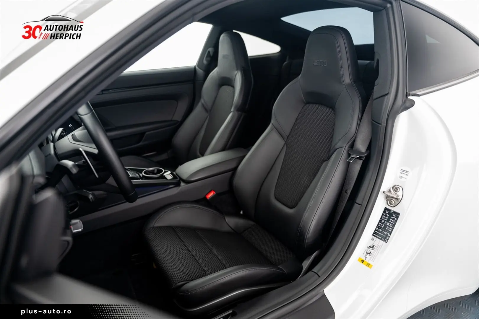 PORSCHE 992 Carrera T Matrix Pano 18-Wege Approved 06.28