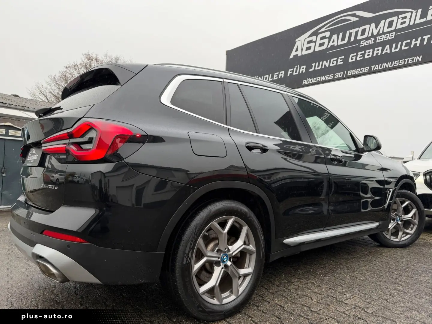 BMW X3 xDr30e xLine PANO Laser HUD Leder KeyGO 4xSHZ