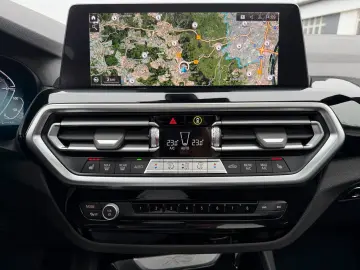 BMW X3 xDr30e xLine PANO Laser HUD Leder KeyGO 4xSHZ