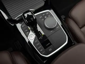 BMW X3 xDr30e xLine PANO Laser HUD Leder KeyGO 4xSHZ