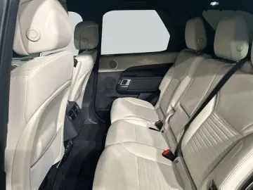 LAND ROVER Discovery D250 Dynamic SE