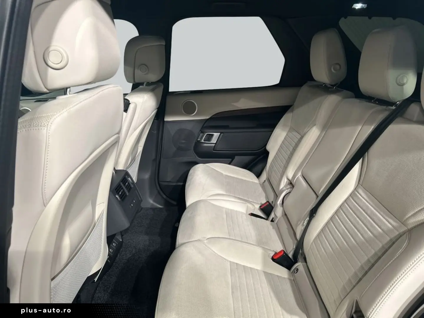 LAND ROVER Discovery D250 Dynamic SE