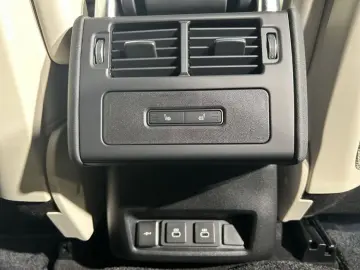 LAND ROVER Discovery D250 Dynamic SE