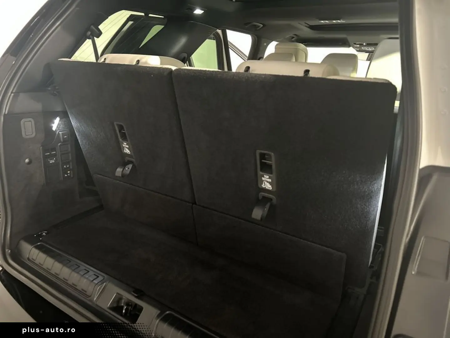 LAND ROVER Discovery D250 Dynamic SE