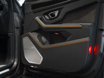 LAMBORGHINI Urus S 4.0 V8