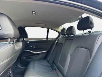 BMW 318 i Limousine  LCI  LED  DAB  Sportsitz  Navi