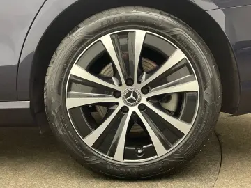 MERCEDES-BENZ E 300 de Avantgarde Distronic Pano Mul&hellip;