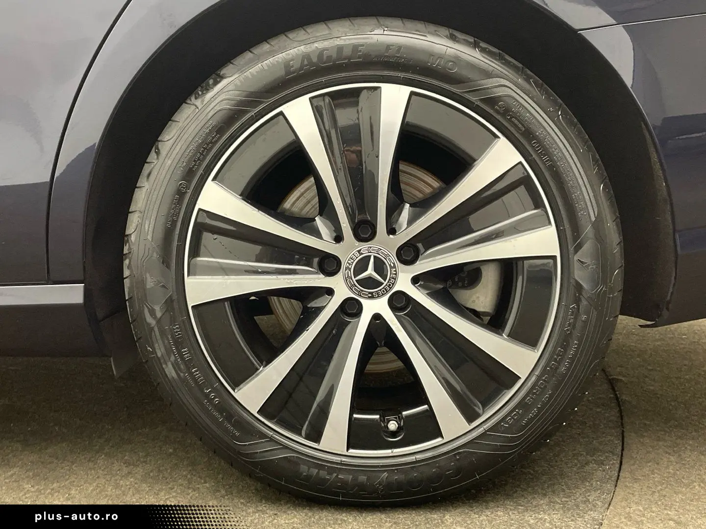 MERCEDES-BENZ E 300 de Avantgarde Distronic Pano Mul&hellip;