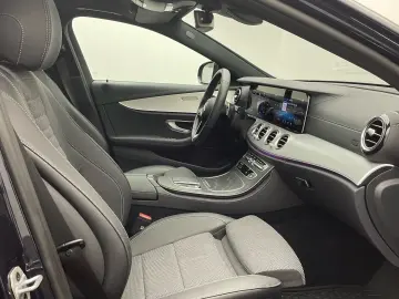MERCEDES-BENZ E 300 de Avantgarde Distronic Pano Mul&hellip;
