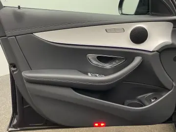 MERCEDES-BENZ E 300 de Avantgarde Distronic Pano Mul&hellip;