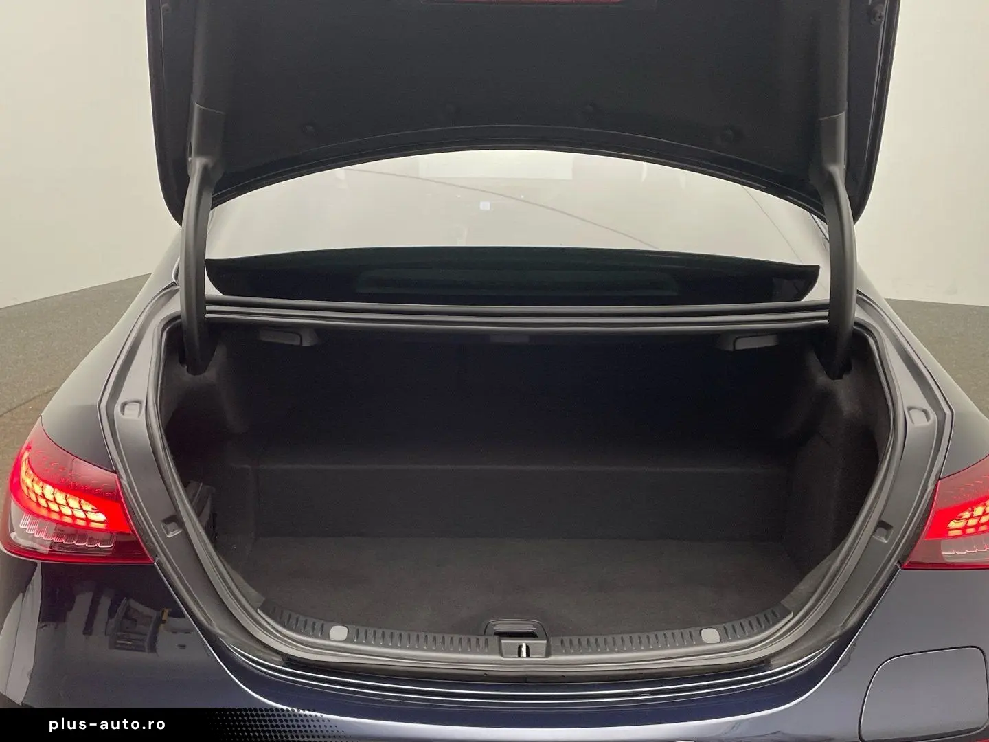 MERCEDES-BENZ E 300 de Avantgarde Distronic Pano Mul&hellip;