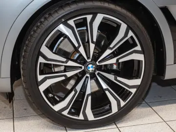 BMW X7 M60i AHK Leder HUD RFK e-Sitze Klimasitze LED