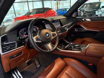 BMW X7 xDrive 40d M Sport Full Options