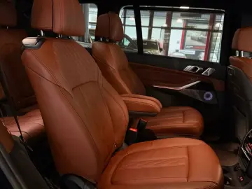 BMW X7 xDrive 40d M Sport Full Options