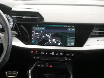 AUDI A3 Sportback 40 TFSI e S tro. S line LED virt. C