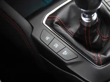 FORD Focus Turnier ST-Line  1.Hand T-Leder Navi SHZ