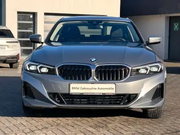 BMW 320i Aut. Limousine   Glasdach   AHK schwenkbar