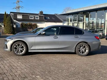BMW 320i Aut. Limousine   Glasdach   AHK schwenkbar