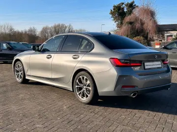 BMW 320i Aut. Limousine   Glasdach   AHK schwenkbar