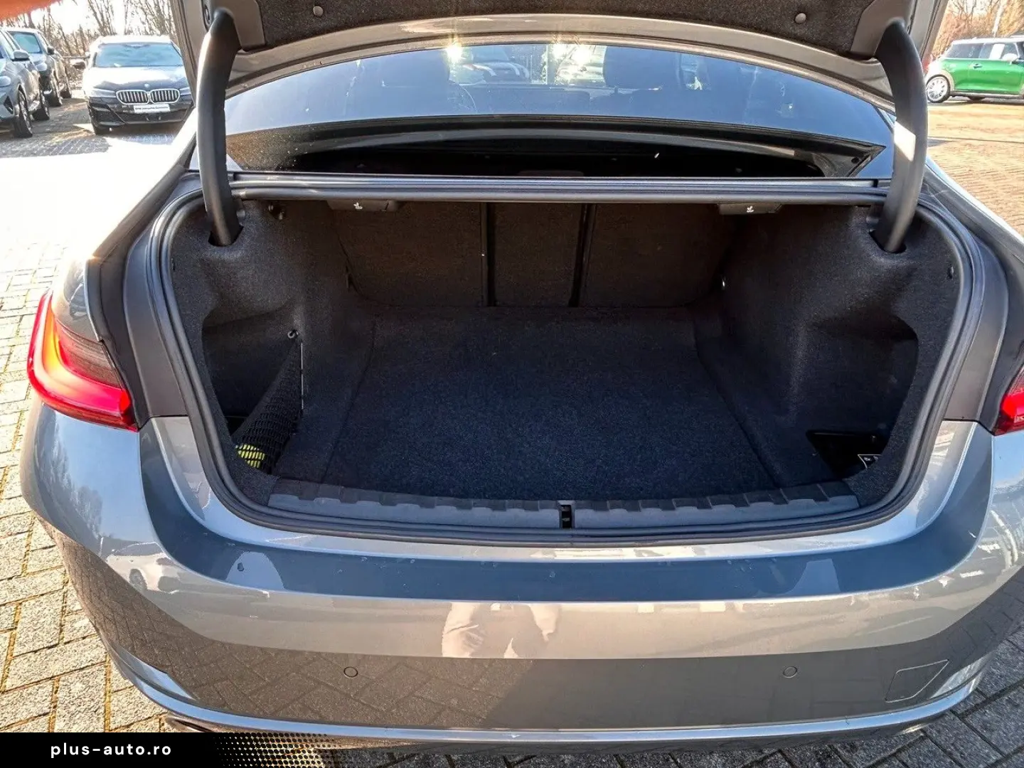 BMW 320i Aut. Limousine   Glasdach   AHK schwenkbar