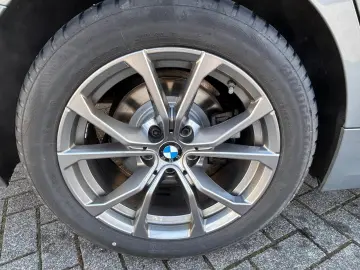 BMW 320i Aut. Limousine   Glasdach   AHK schwenkbar