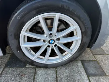 BMW 320d Autom LED Navi  Live Cockpit SitzHzg