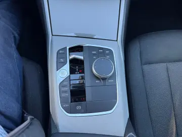 BMW 320d Autom LED Navi  Live Cockpit SitzHzg