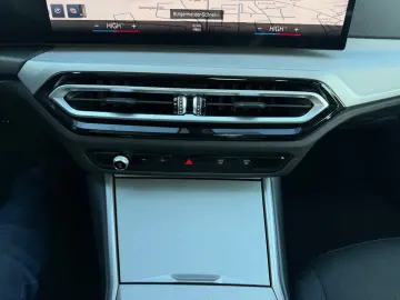 BMW 320d Autom LED Navi  Live Cockpit SitzHzg