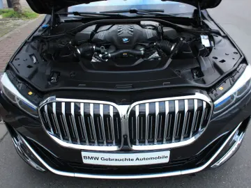 BMW 750 Baureihe 7 Lim 750 i xDrive  TOPZUSTAND!!