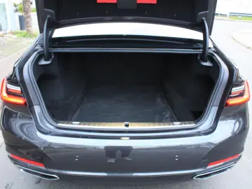 BMW 750 Baureihe 7 Lim 750 i xDrive  TOPZUSTAND!!