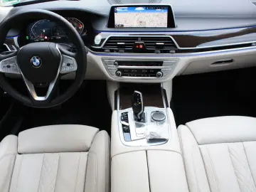 BMW 750 Baureihe 7 Lim 750 i xDrive  TOPZUSTAND!!