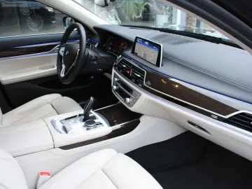 BMW 750 Baureihe 7 Lim 750 i xDrive  TOPZUSTAND!!