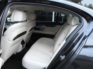 BMW 750 Baureihe 7 Lim 750 i xDrive  TOPZUSTAND!!