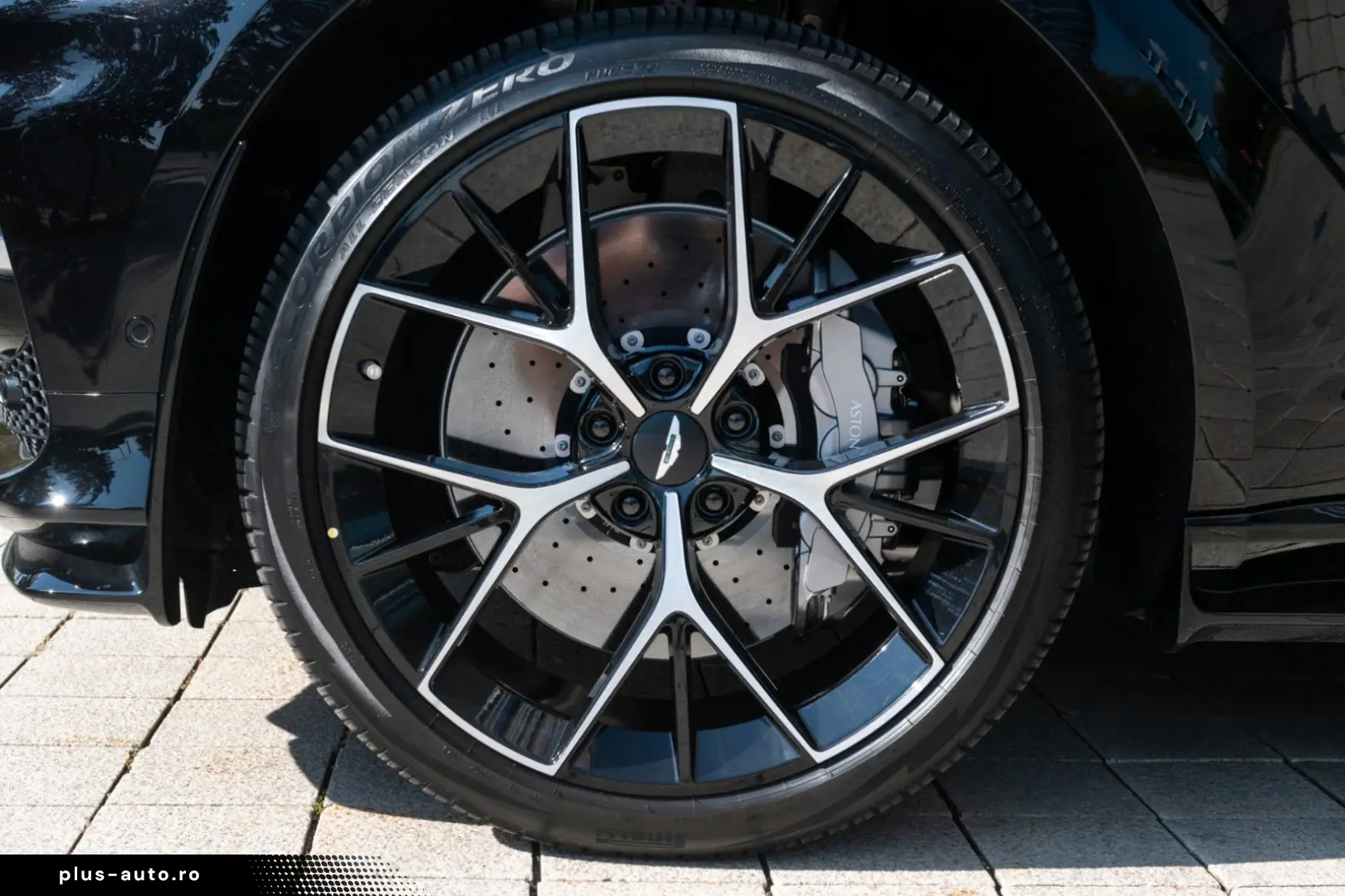 ASTON MARTIN New DBX707 MY25