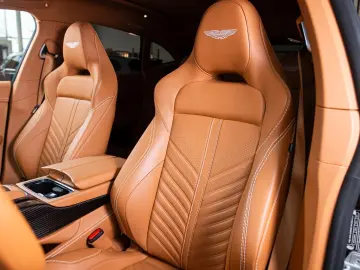 ASTON MARTIN DBX 707