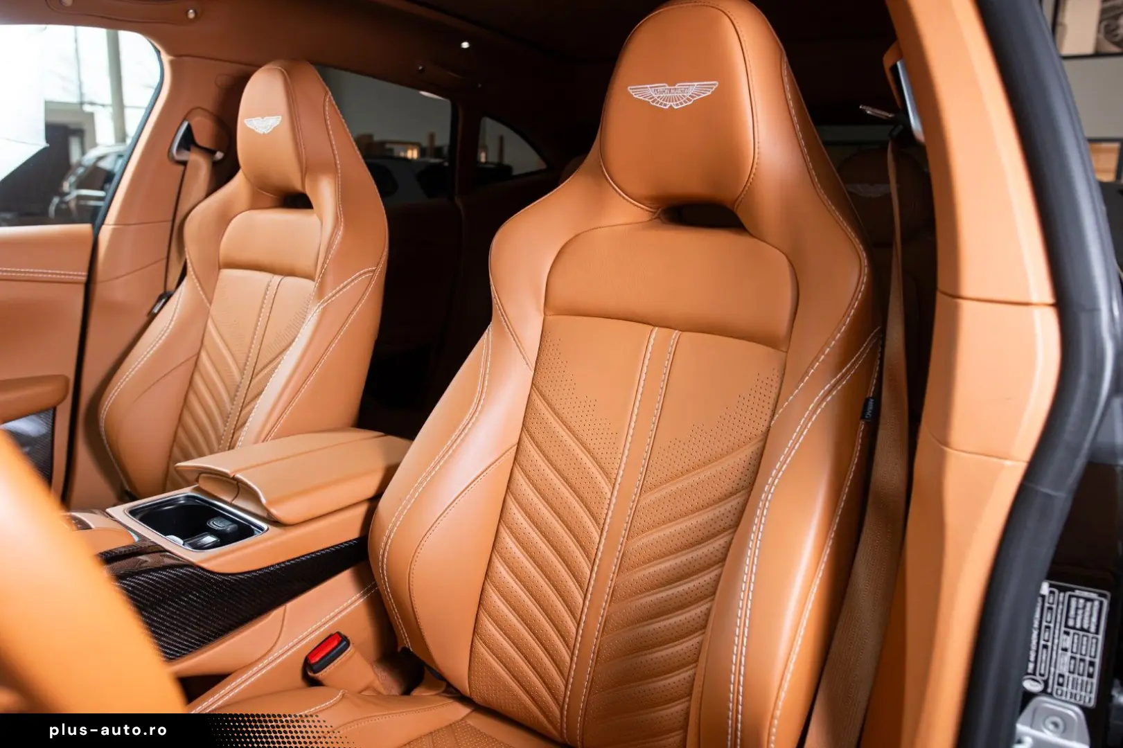 ASTON MARTIN DBX 707