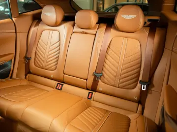 ASTON MARTIN DBX 707