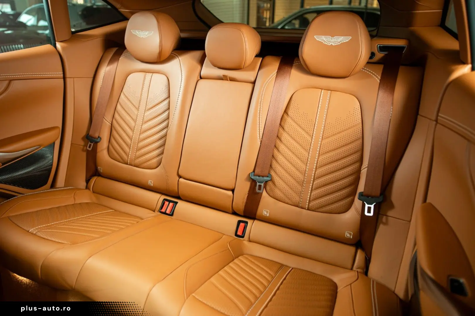 ASTON MARTIN DBX 707