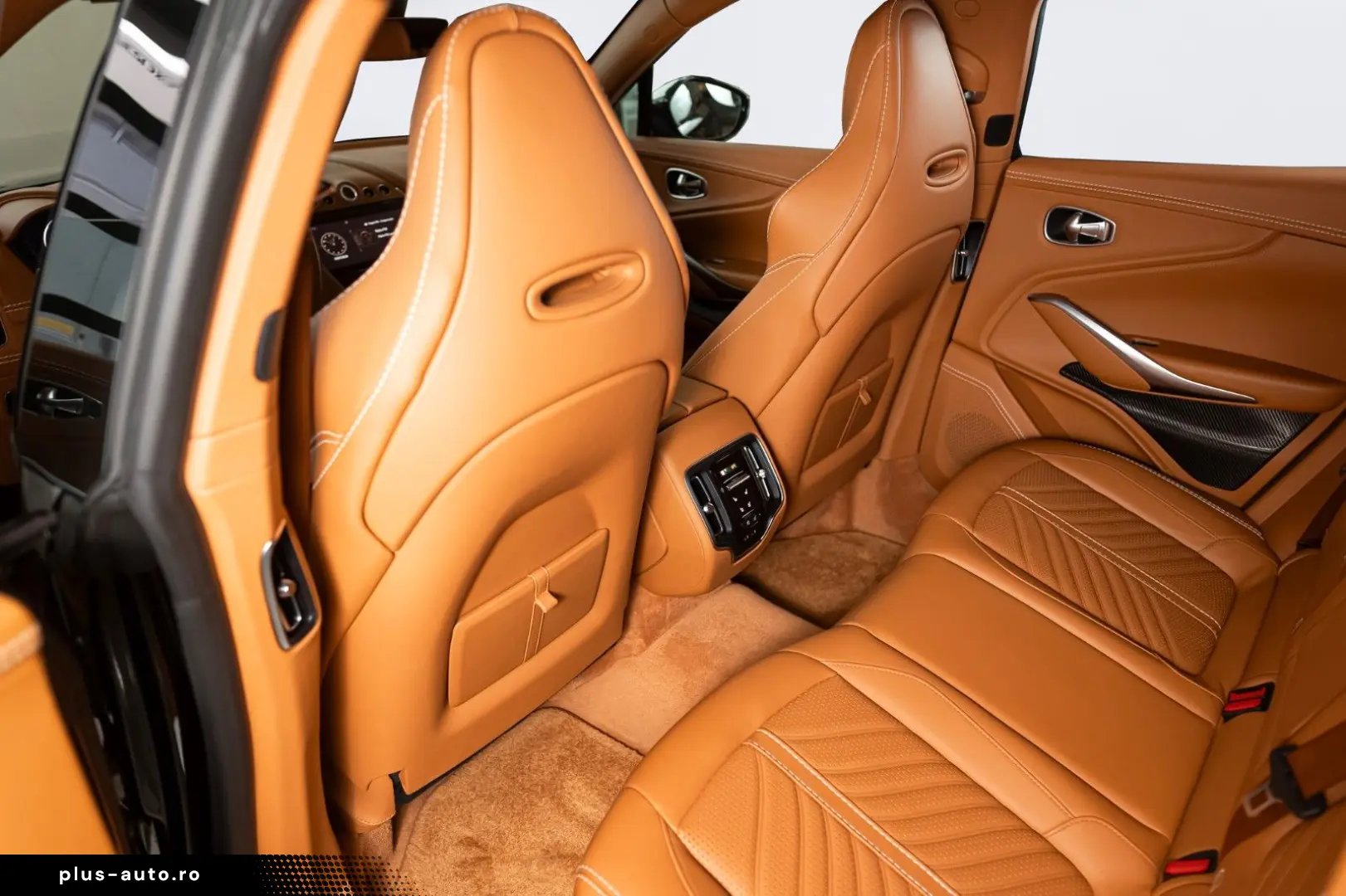 ASTON MARTIN DBX 707