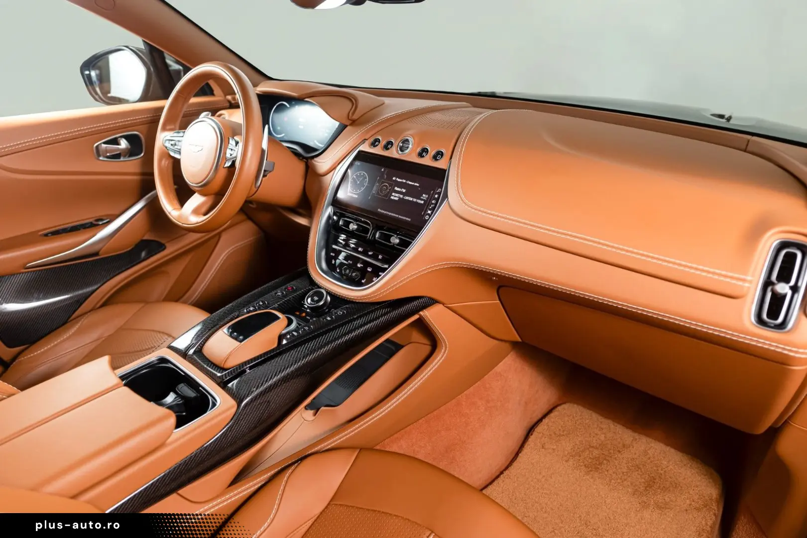 ASTON MARTIN DBX 707