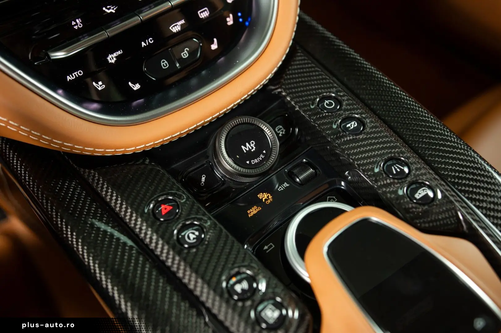 ASTON MARTIN DBX 707